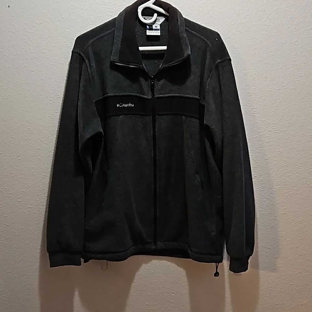 Columbia men's full zip front fleece. Medium dark grey